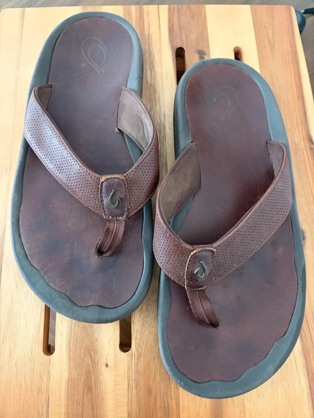 Olukai Leather Flip Flops Mens 10 Brown Comfort Thong Sandals 10293-SKSK